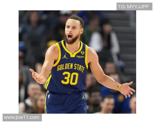 金州勇士主场力克菲尼克斯太阳：斯蒂芬·库里与布克对决中团队协作成制胜关键