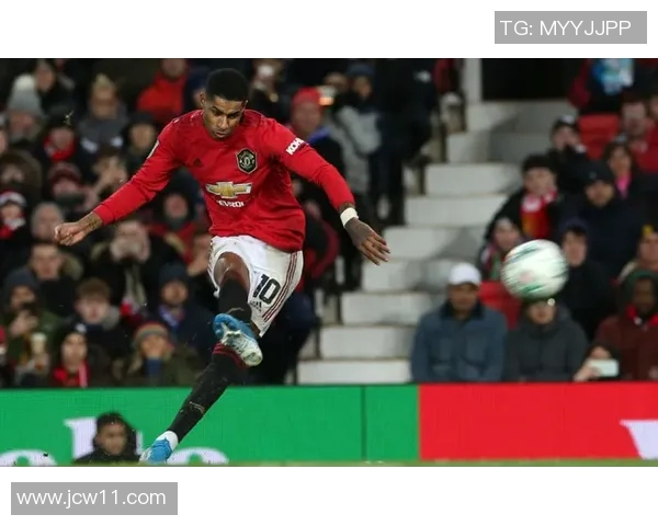 拉什福德诺坎普爆发：定位球技术成曼联进攻利器，独造3球4助攻展现全能身手